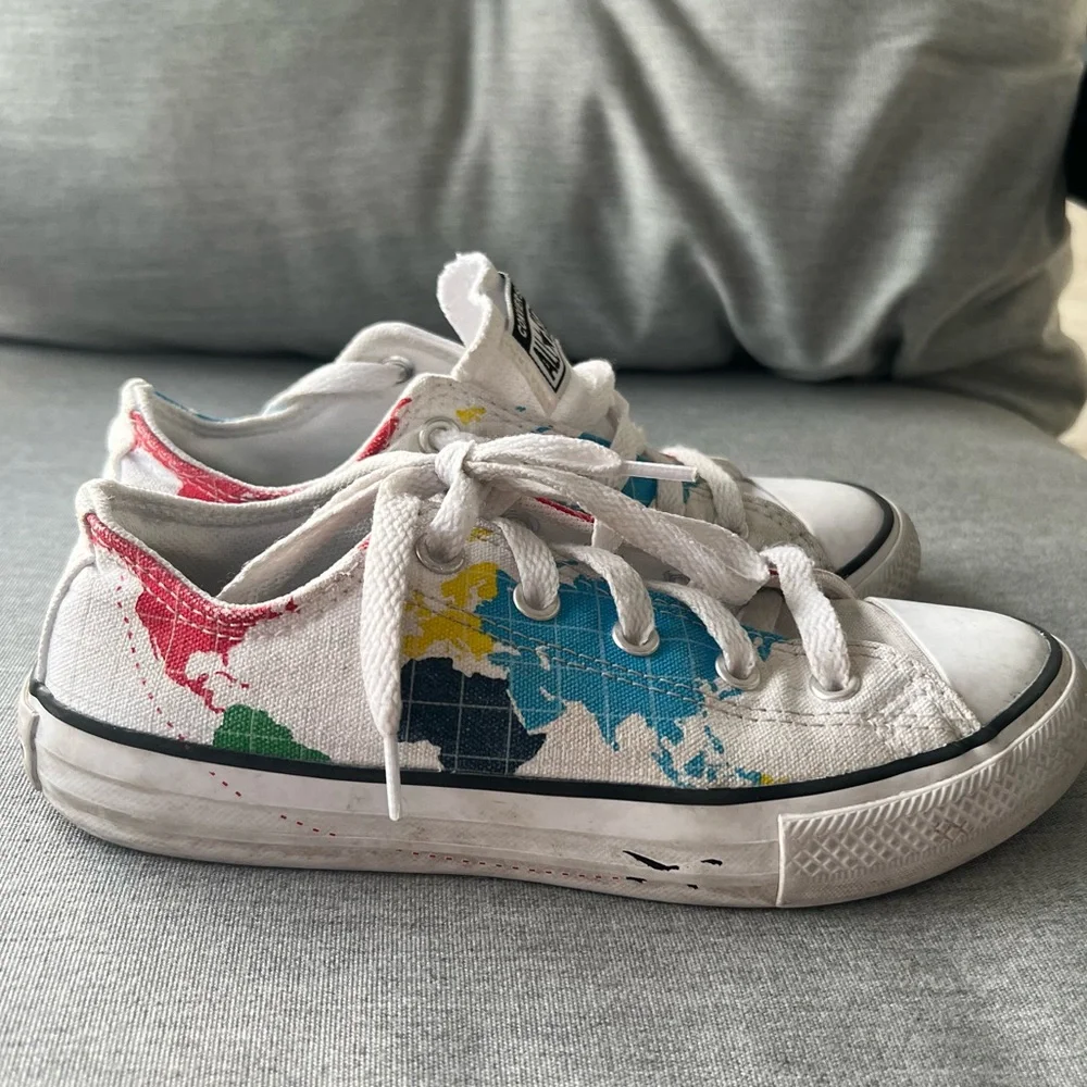 Kids Chuck Taylors - Picture 5 of 8